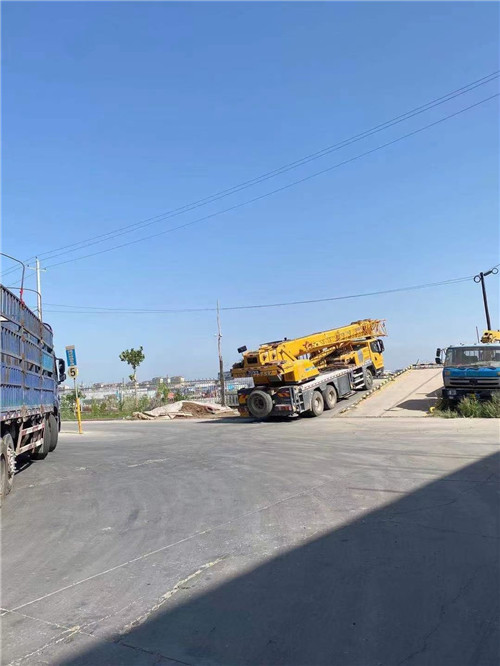 射洪市25吨吊车的租赁价格大概是多少？