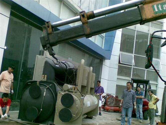 射洪市随车吊和汽车吊的核心区别是什么？哪种更省钱？